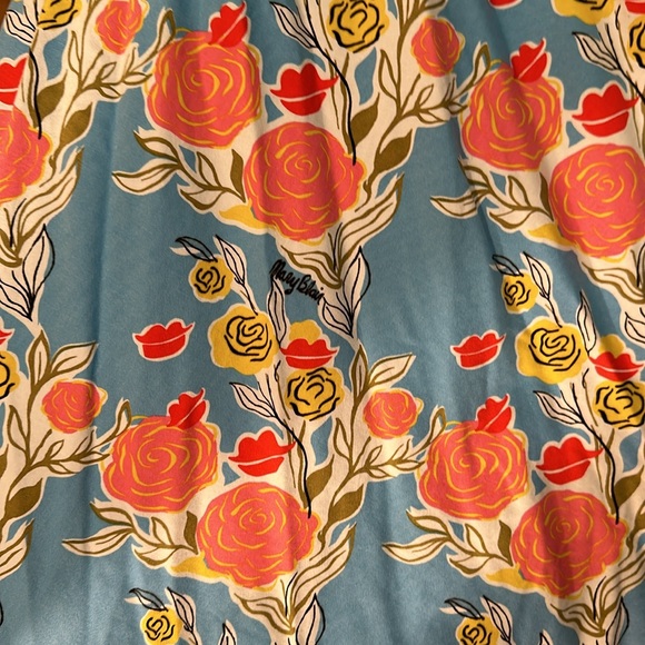 Mary Blair lips and roses circle skirt - Picture 2 of 7